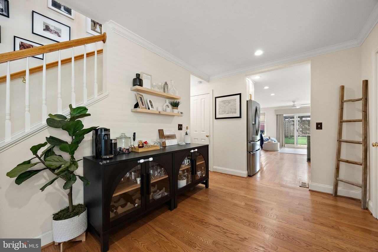 1503 N Scott St - Photo 6 of 31