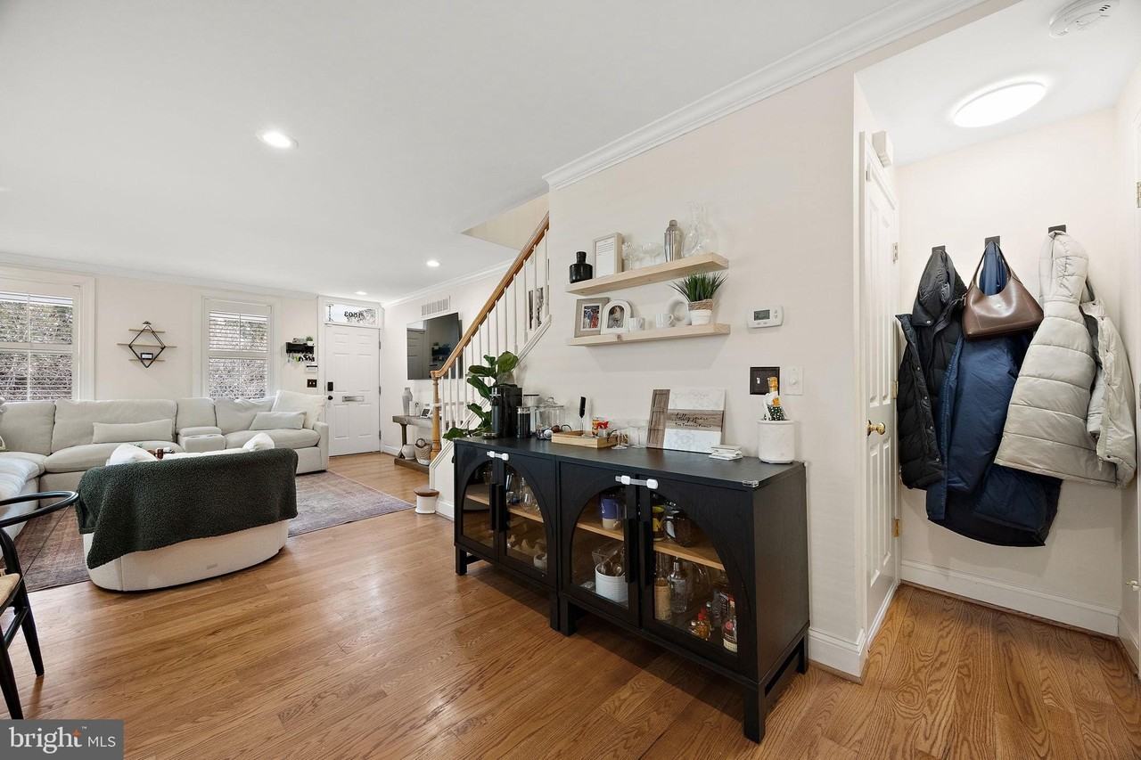 1503 N Scott St - Photo 7 of 31
