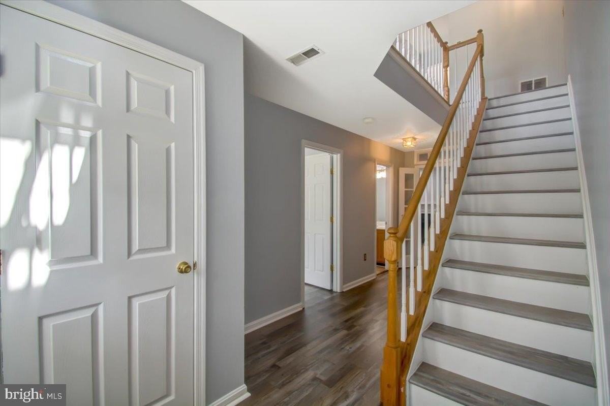 2207 Commissary Cir - Photo 3 of 50