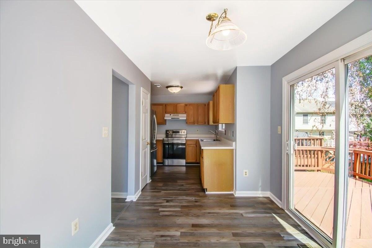 2207 Commissary Cir - Photo 5 of 50