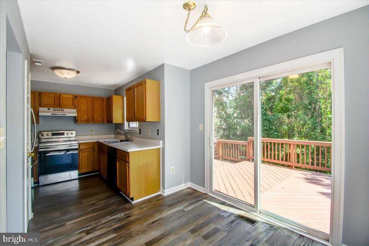 2207 Commissary Cir - Photo 6 of 50