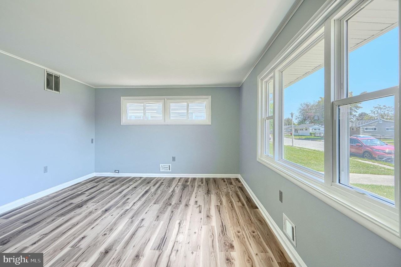 5506 Adleigh Ave - Photo 4 of 29