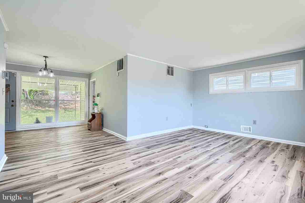 5506 Adleigh Ave - Photo 5 of 29