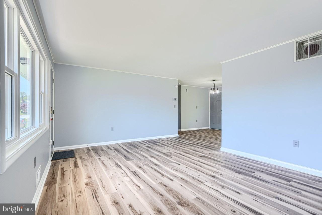 5506 Adleigh Ave - Photo 6 of 29