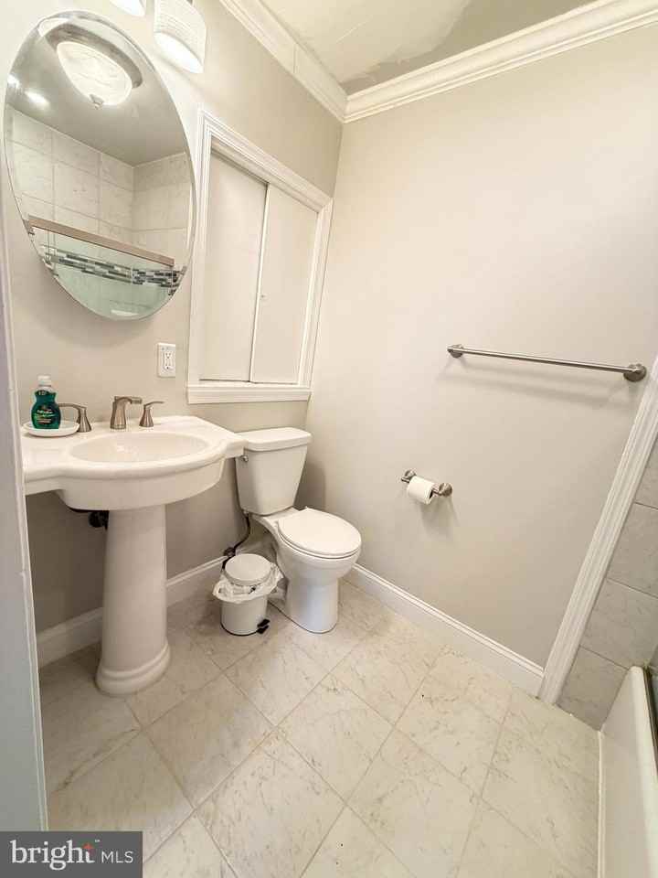 6 E Aylesbury Rd - Photo 6 of 11