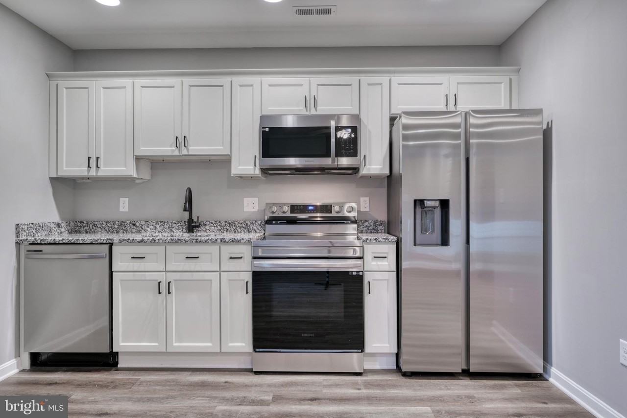 6722 Brentwood Ave #2FL - Photo 4 of 32