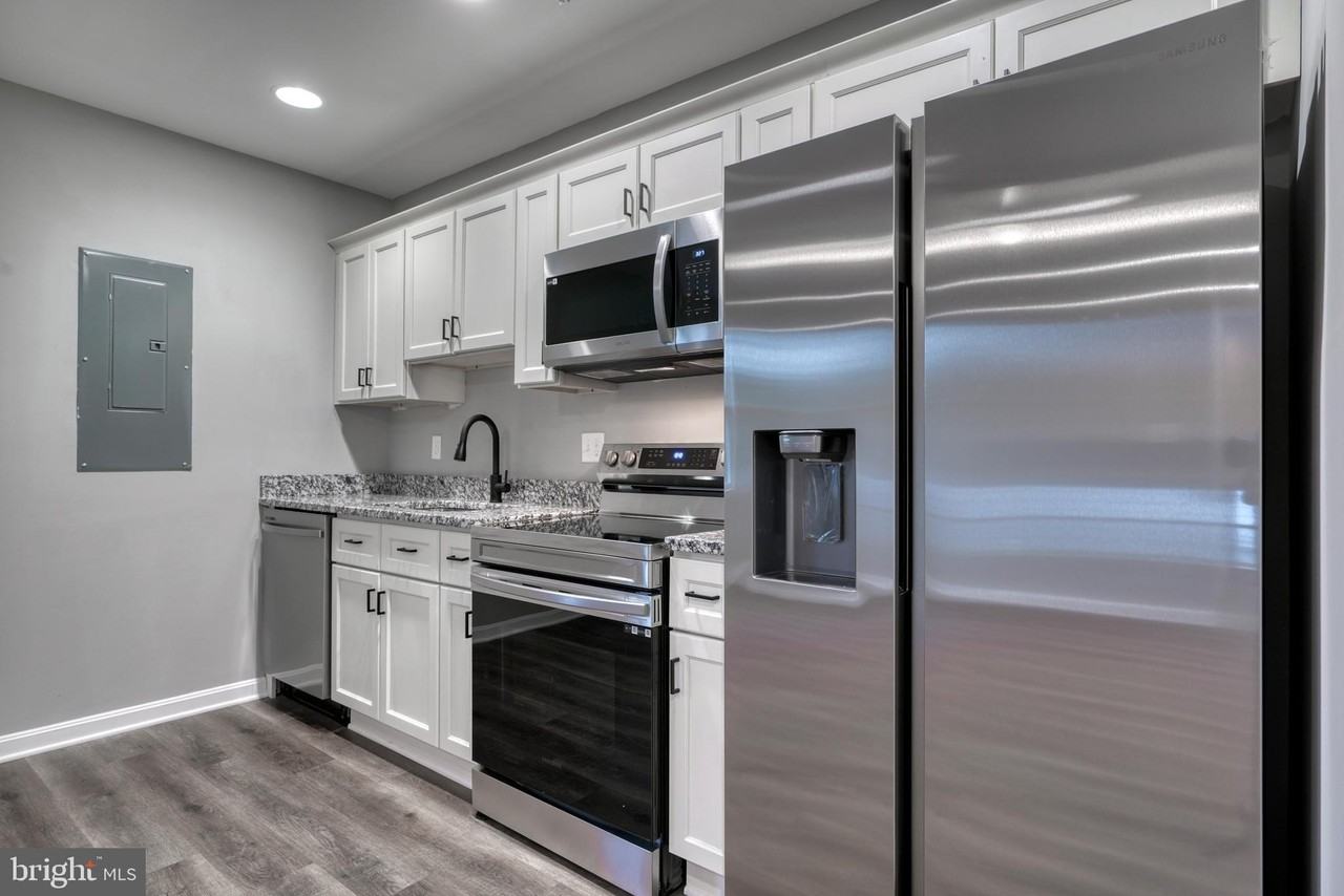6722 Brentwood Ave #2FL - Photo 6 of 32