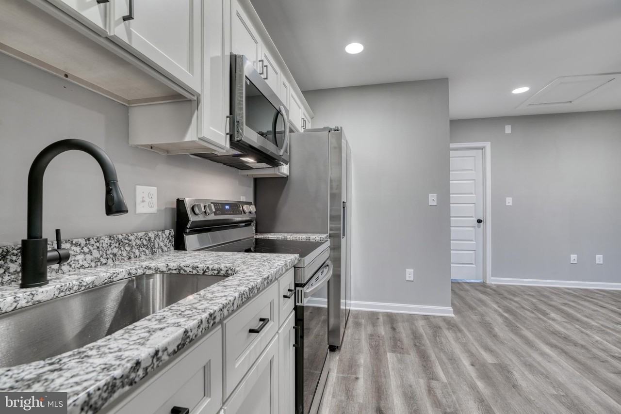 6722 Brentwood Ave #2FL - Photo 7 of 32