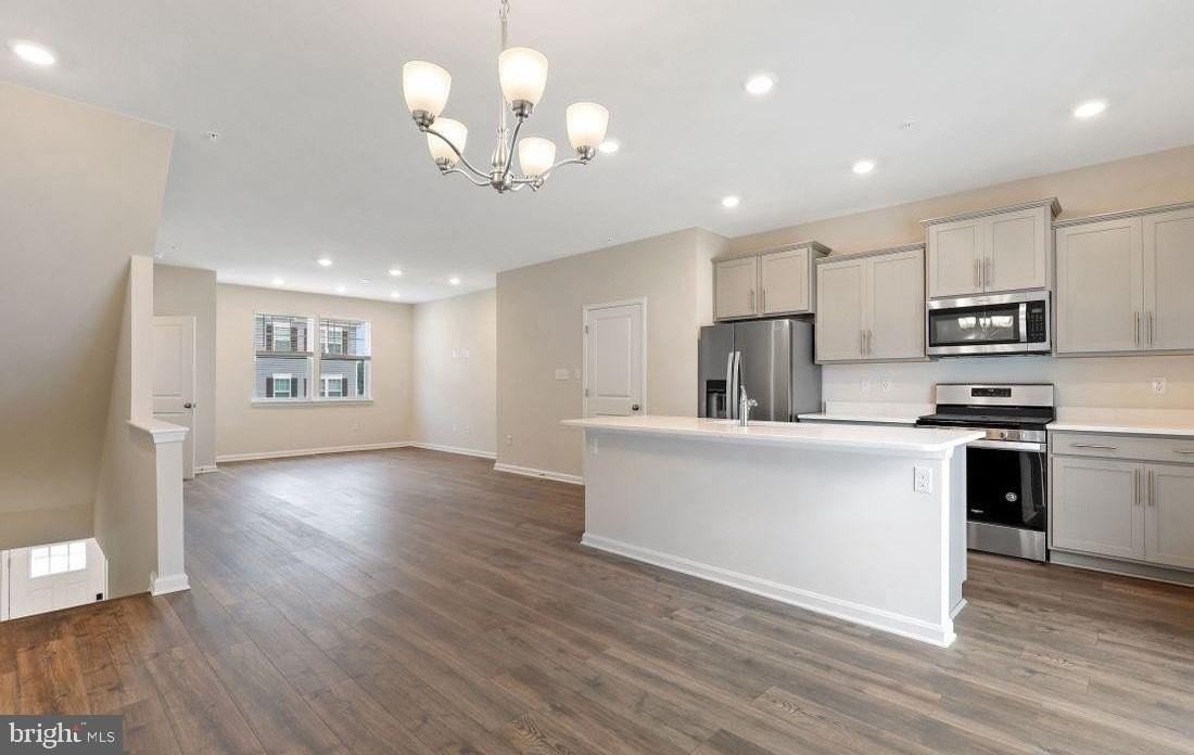 7104 Delegate Pl - Photo 5 of 47