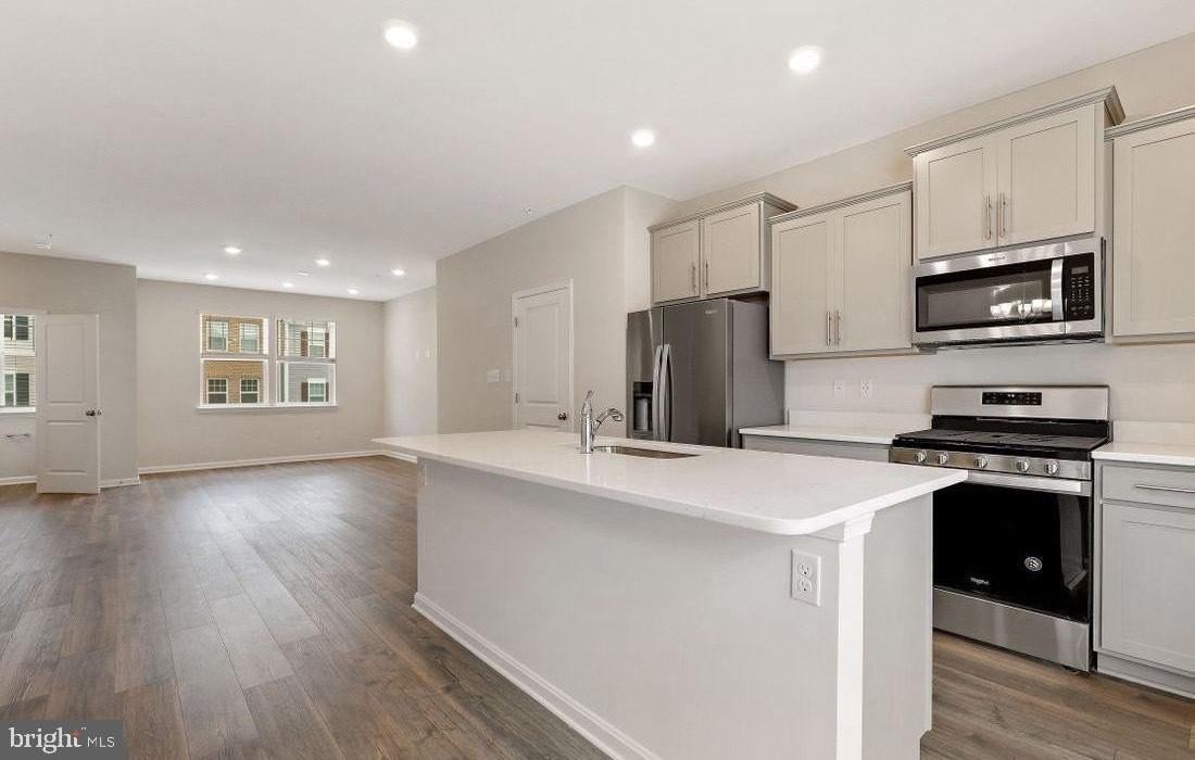 7104 Delegate Pl - Photo 7 of 47