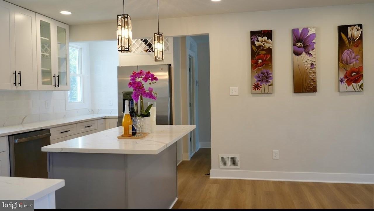 5114 Montgomery Rd - Photo 7 of 34