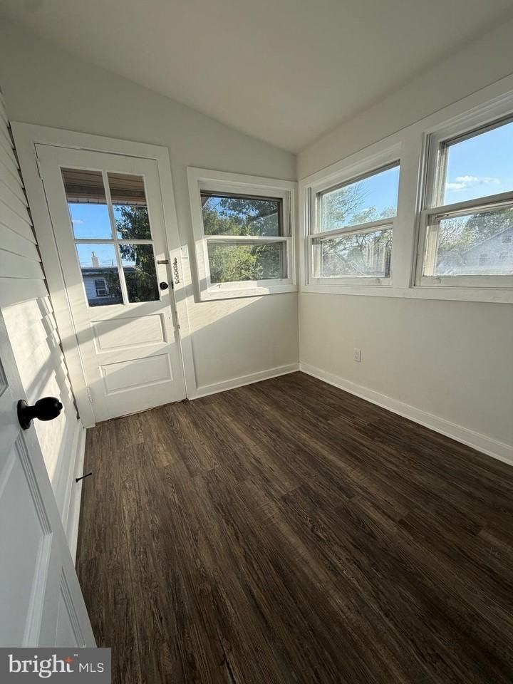 517 Bentley Ave #C - Photo 3 of 15