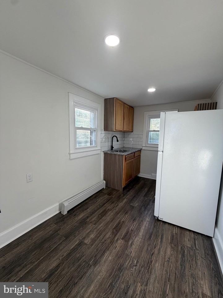 517 Bentley Ave #C - Photo 4 of 15
