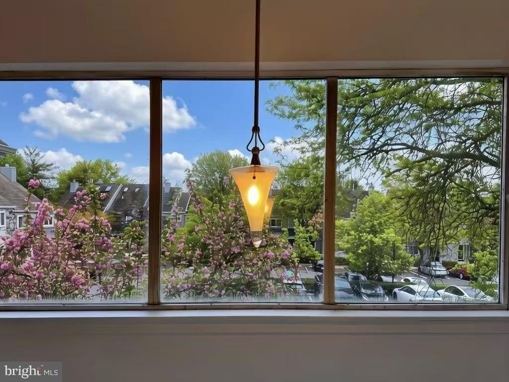 828 Chanticleer - Photo 2 of 25