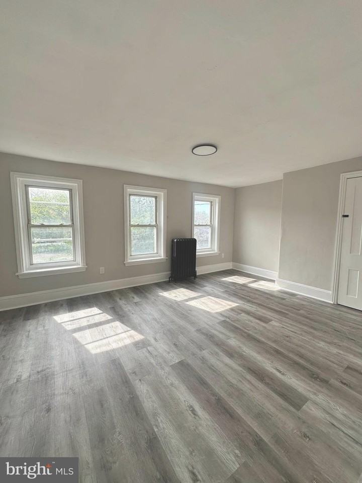 311 Calhoun St - Photo 4 of 9