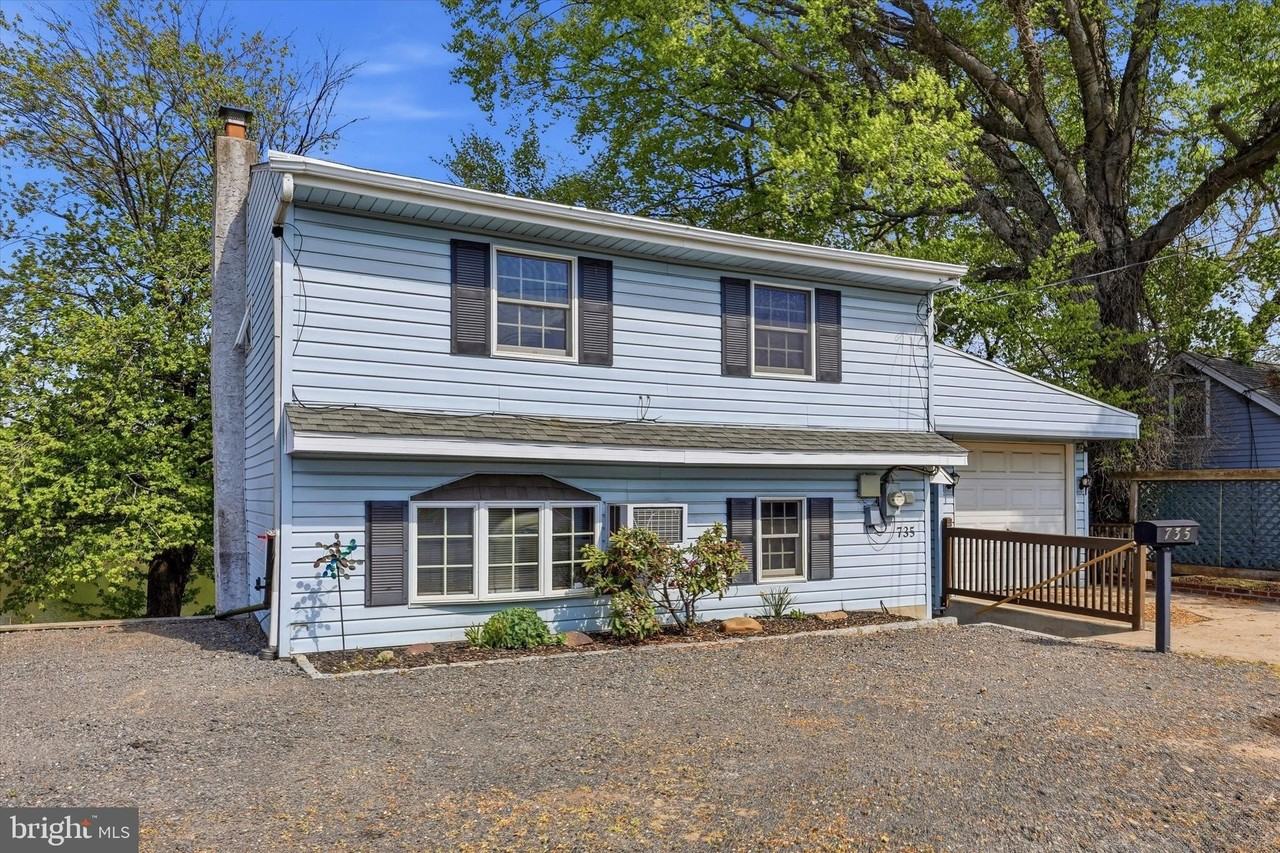 735 Newportville Rd - Photo 2 of 21