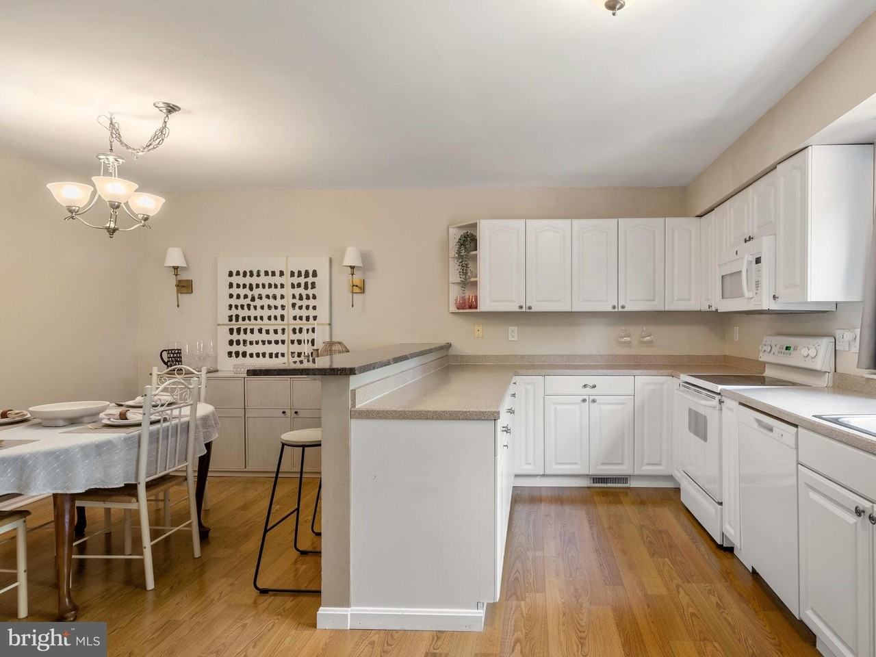 564 Coventry Ln - Photo 6 of 24