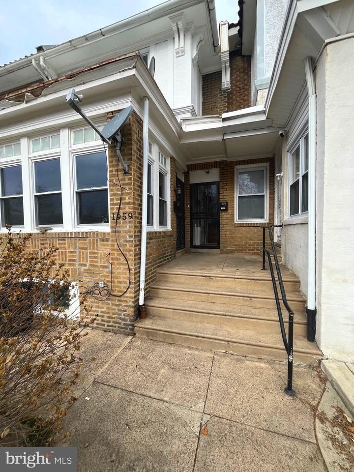 1959 69th Ave - Photo 2 of 11