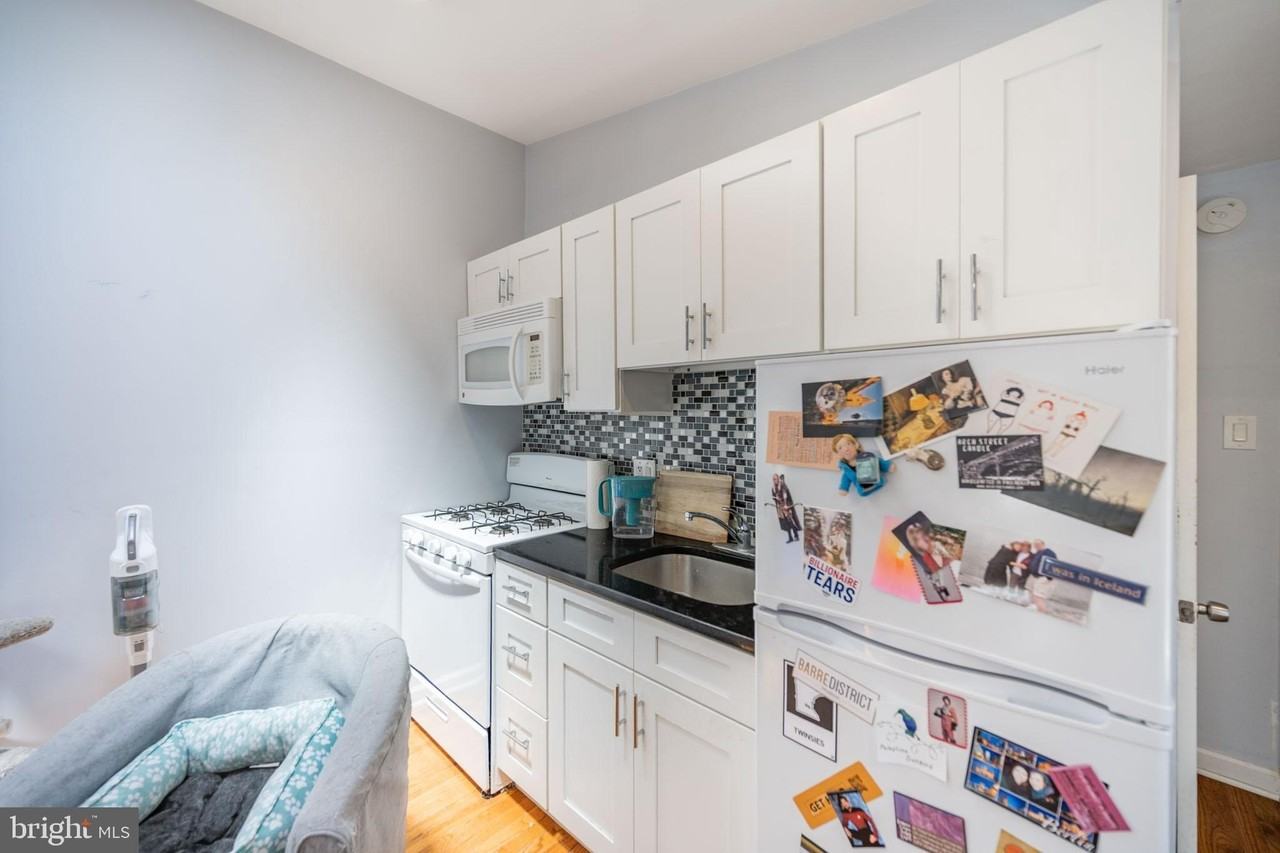 1116 Pine St #3R - Photo 2 of 10