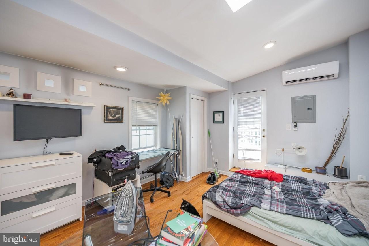 1116 Pine St #3R - Photo 3 of 10