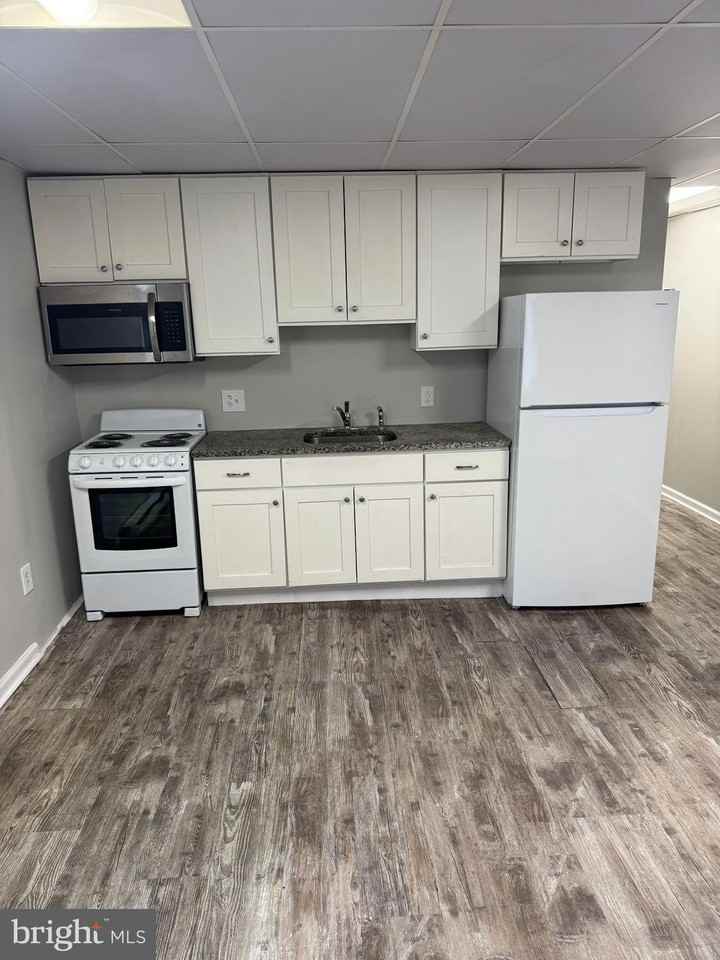 2268 E Clearfield St #1stFL - Photo 2 of 8