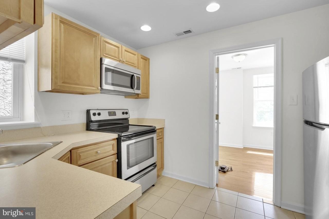 1526 Brown St #2 - Photo 5 of 24