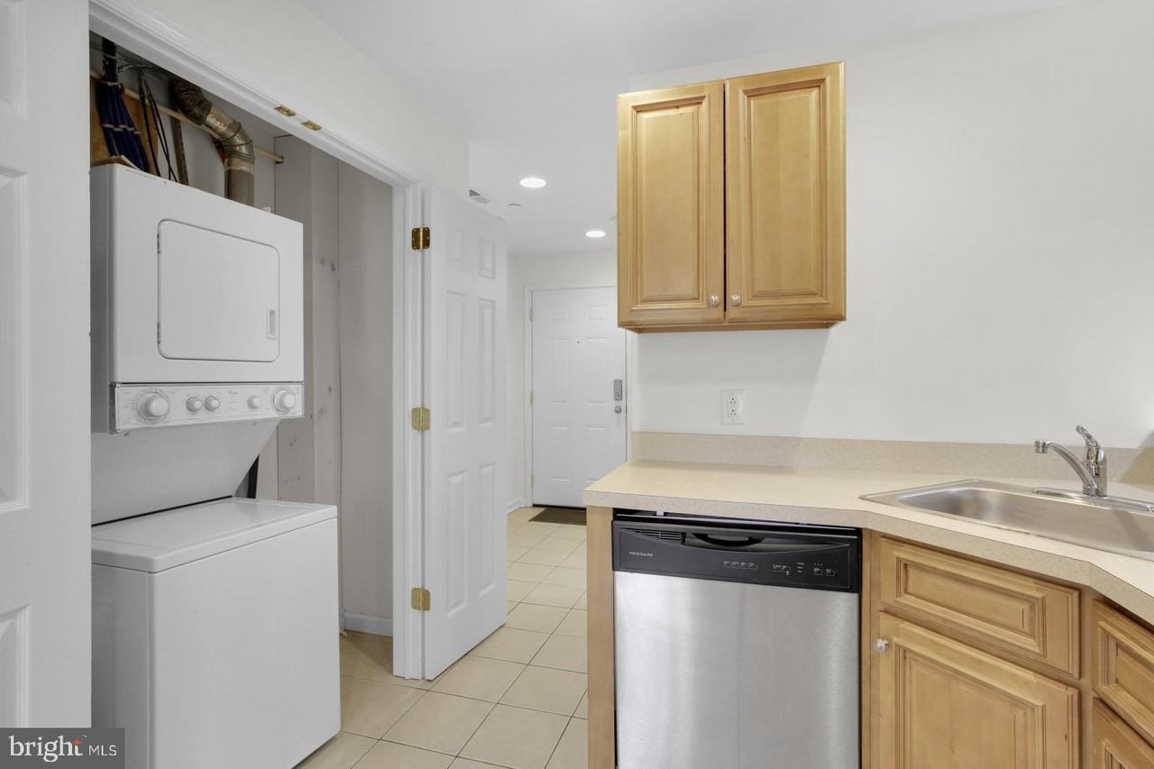 1526 Brown St #2 - Photo 7 of 24