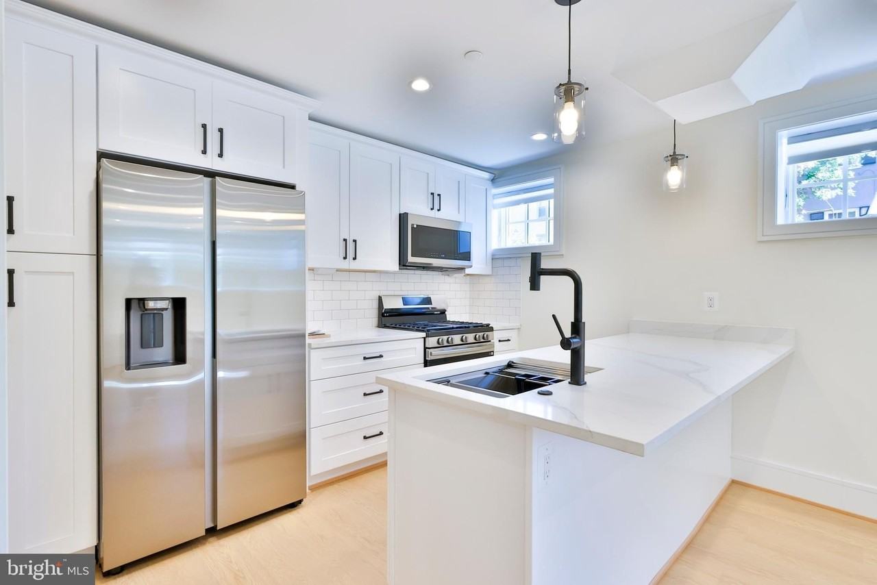 221 S Alfred St #1B - Photo 3 of 18