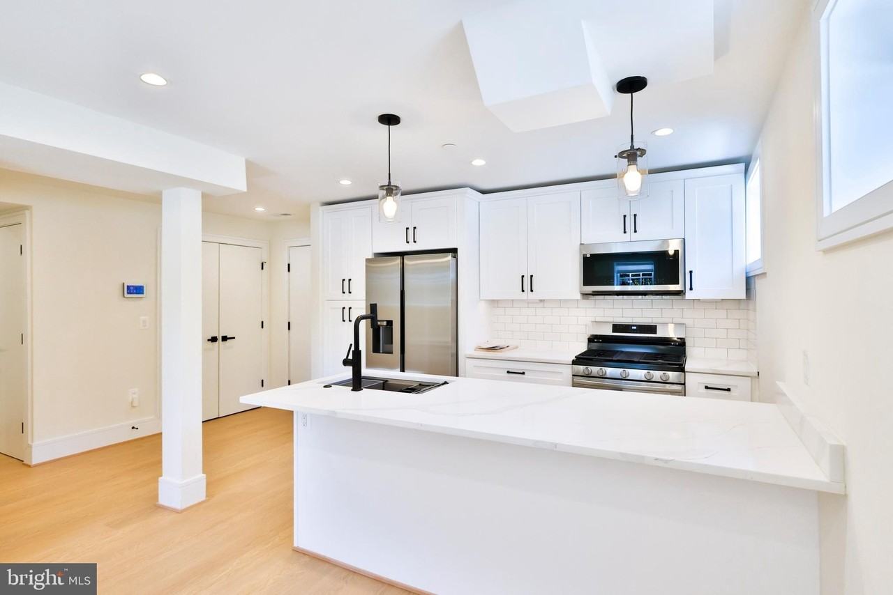 221 S Alfred St #1B - Photo 4 of 18