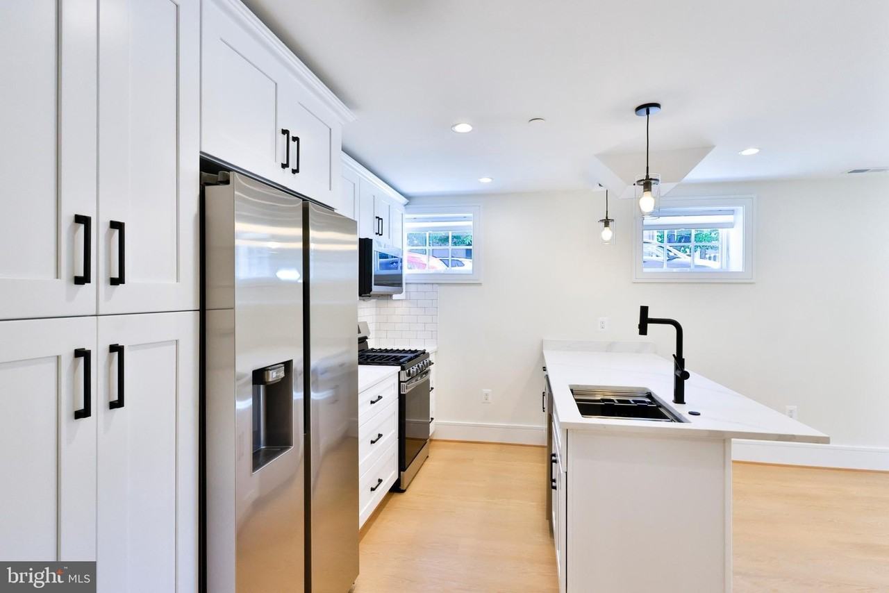 221 S Alfred St #1B - Photo 5 of 18