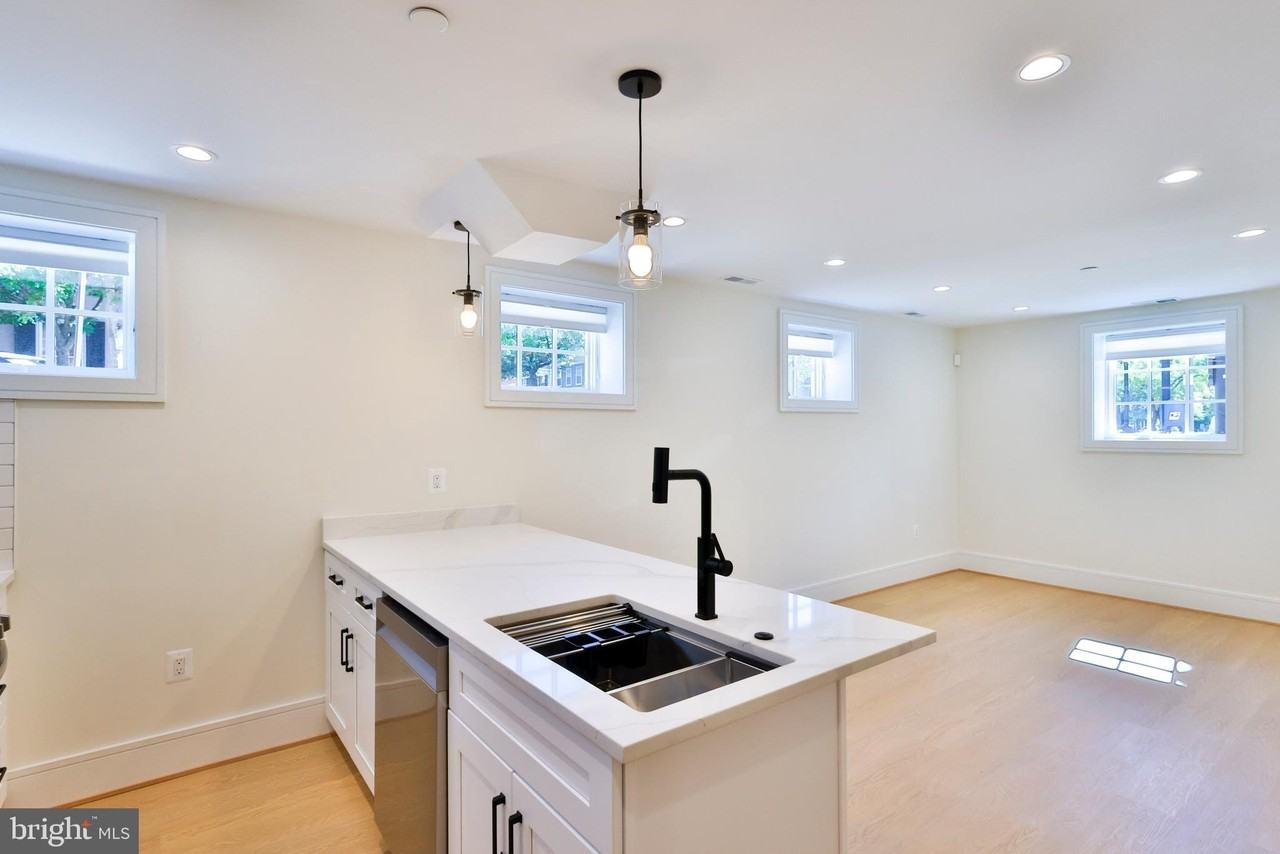 221 S Alfred St #1B - Photo 6 of 18