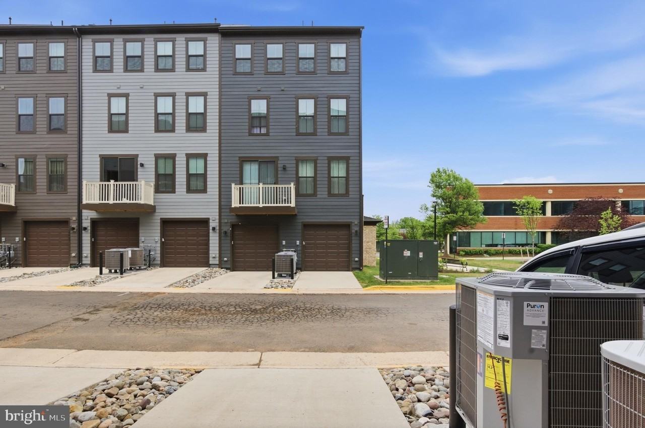 14421 Albemarle Point Pl - Photo 2 of 25