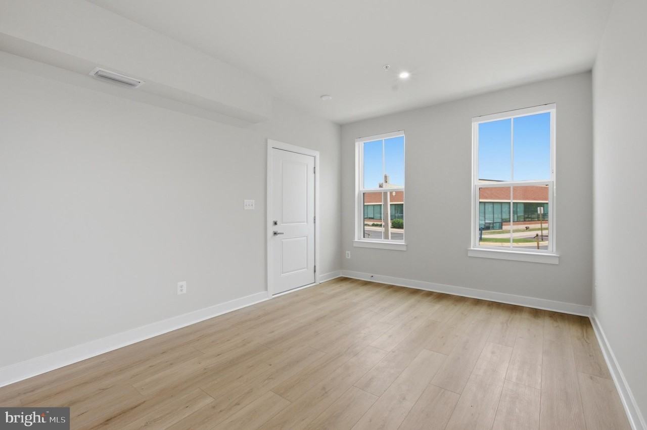 14421 Albemarle Point Pl - Photo 4 of 25