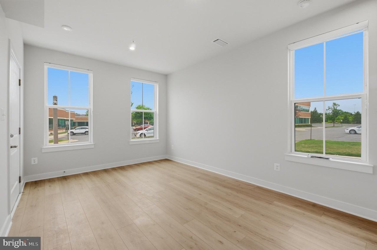 14421 Albemarle Point Pl - Photo 5 of 25