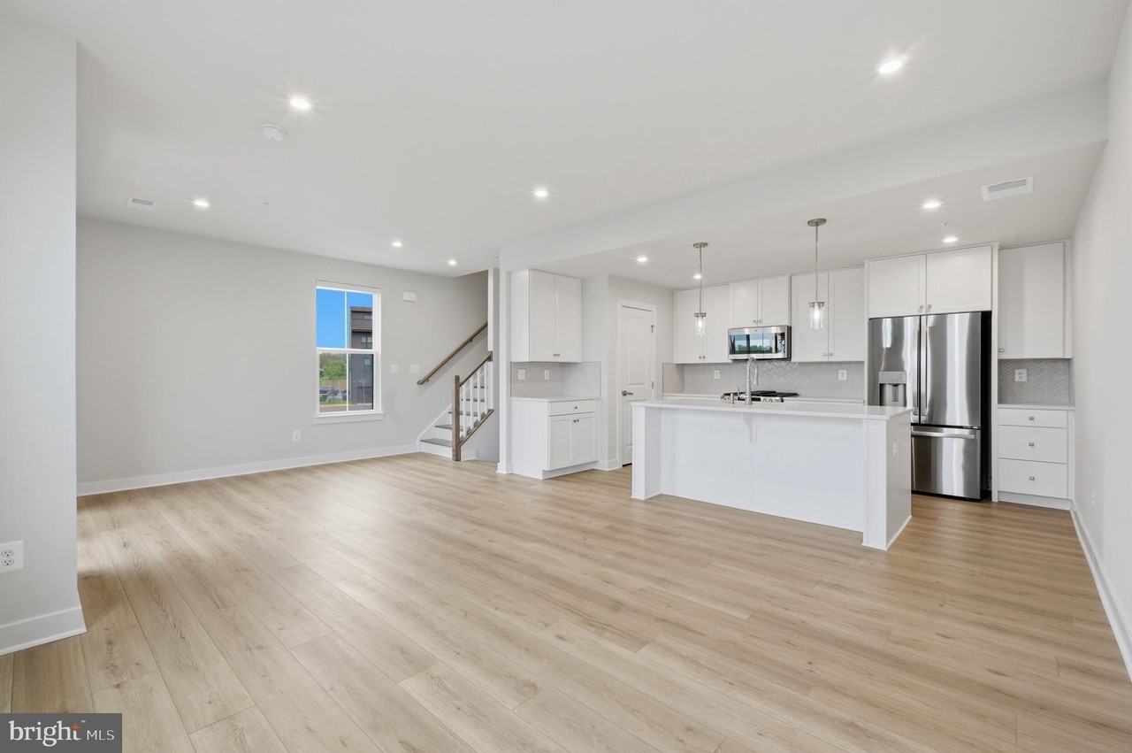 14421 Albemarle Point Pl - Photo 7 of 25