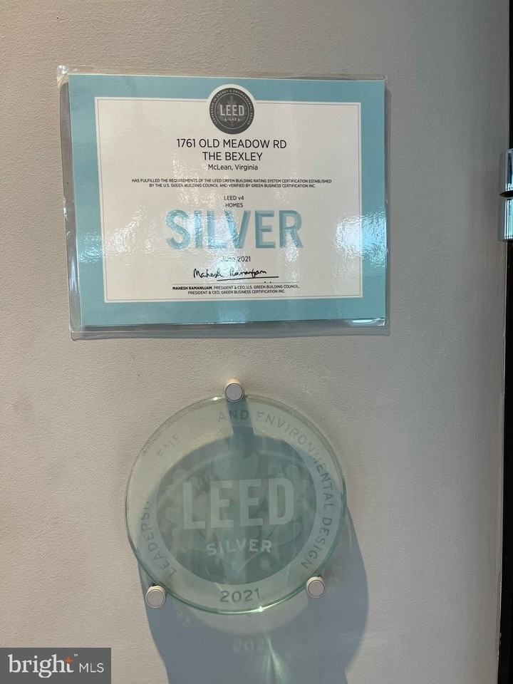 1761 Old Meadow Rd #212 - Photo 3 of 18