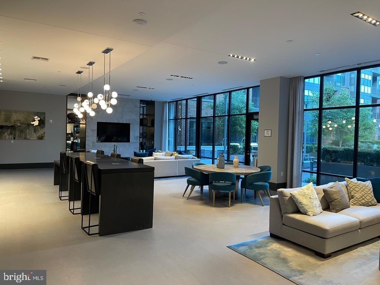 1761 Old Meadow Rd #212 - Photo 5 of 18