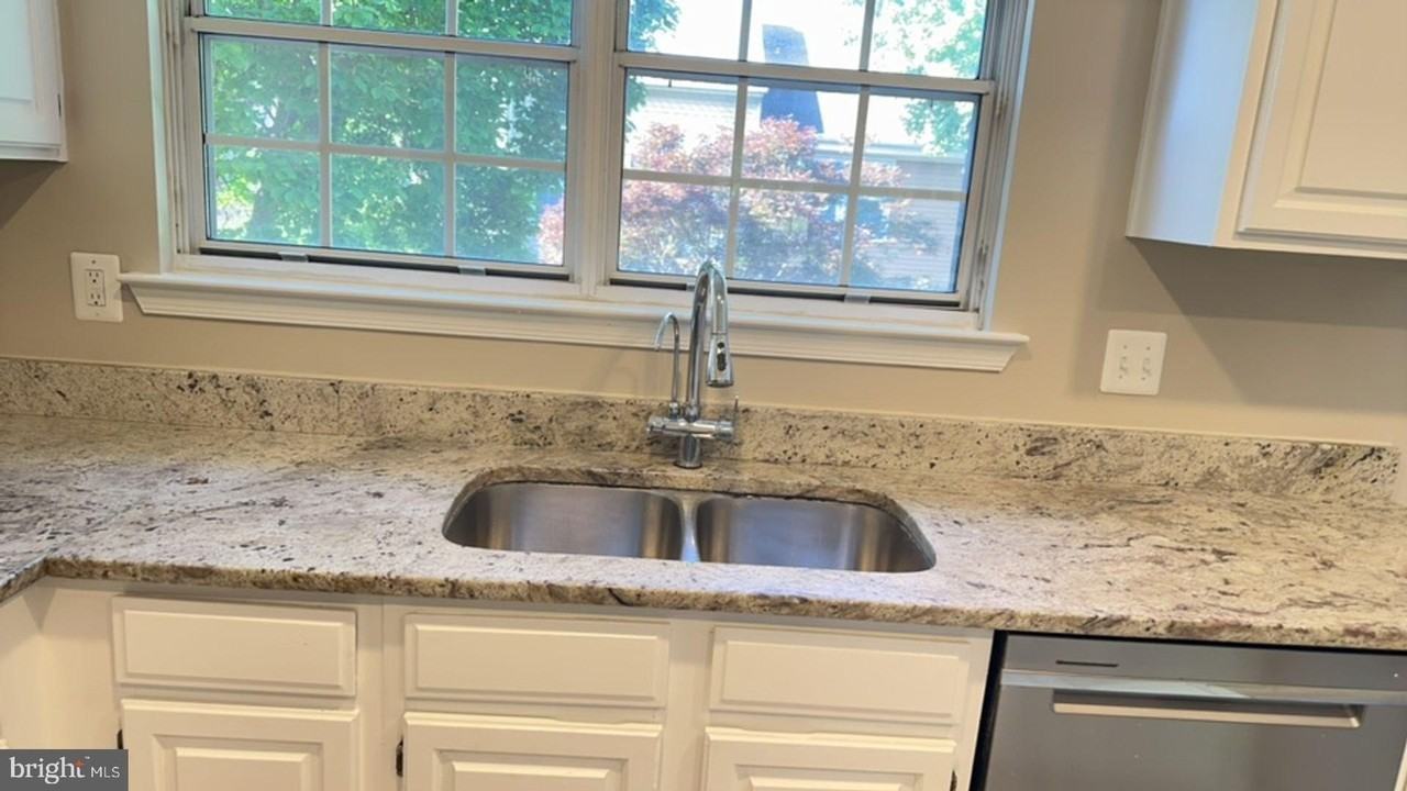 6504 Medinah Ln - Photo 3 of 21