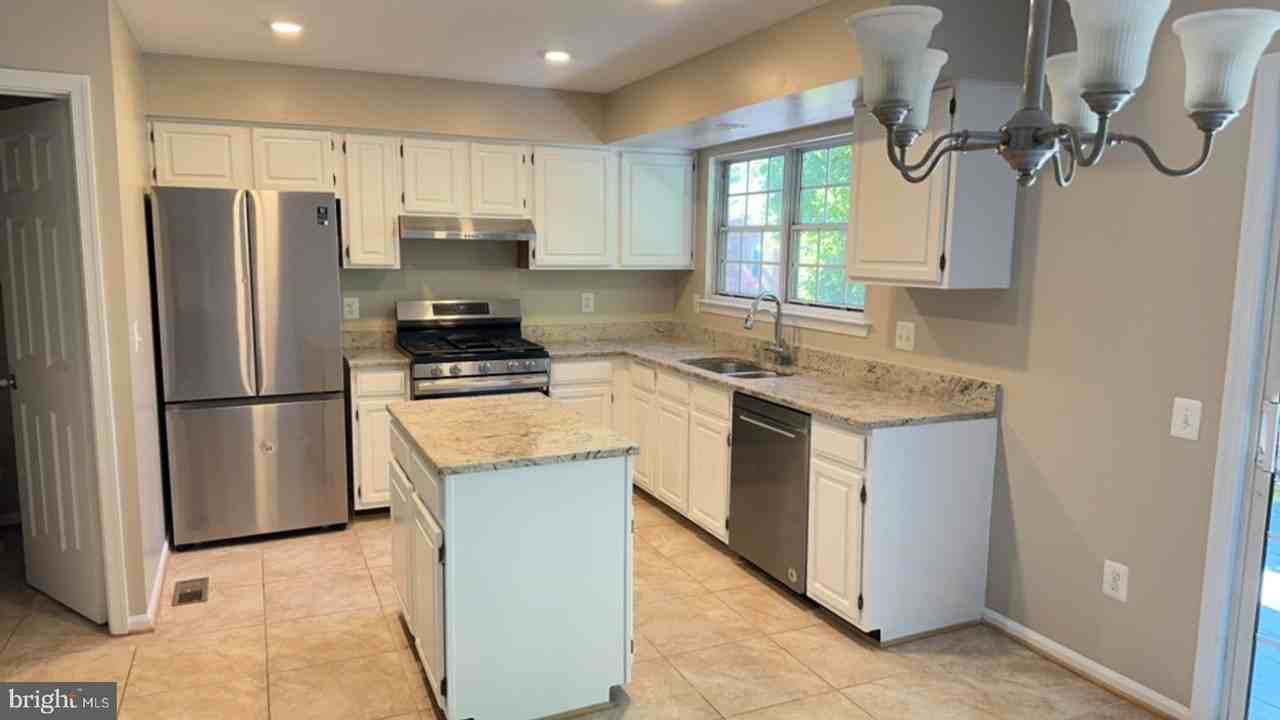 6504 Medinah Ln - Photo 4 of 21