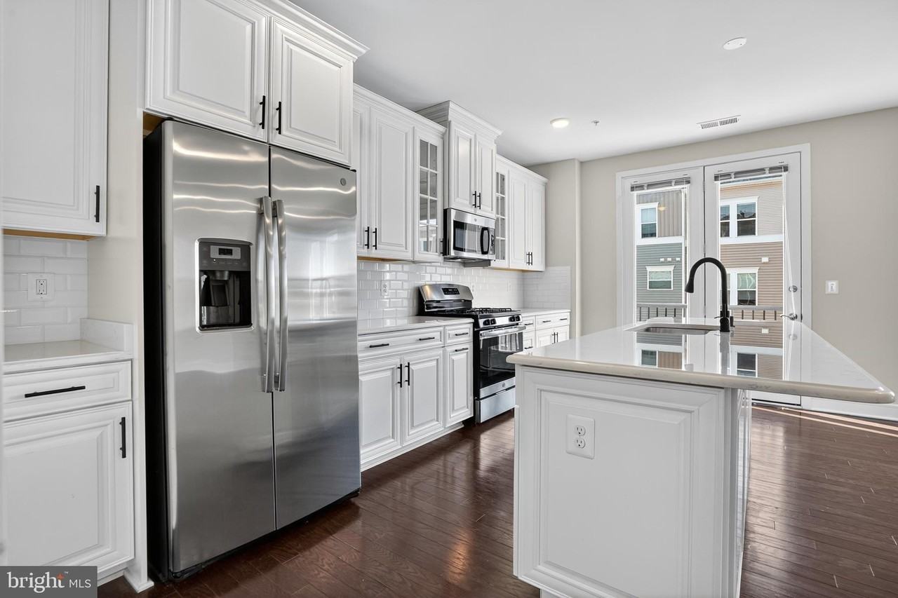 41956 Pickwick Mill Ter - Photo 3 of 43