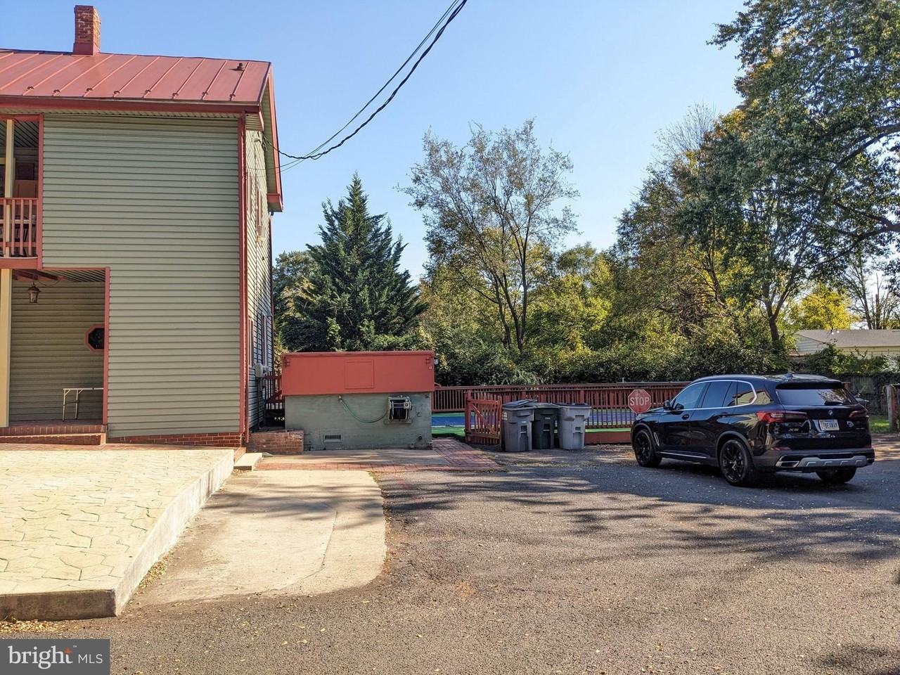 9014 Sudley Rd - Photo 4 of 34