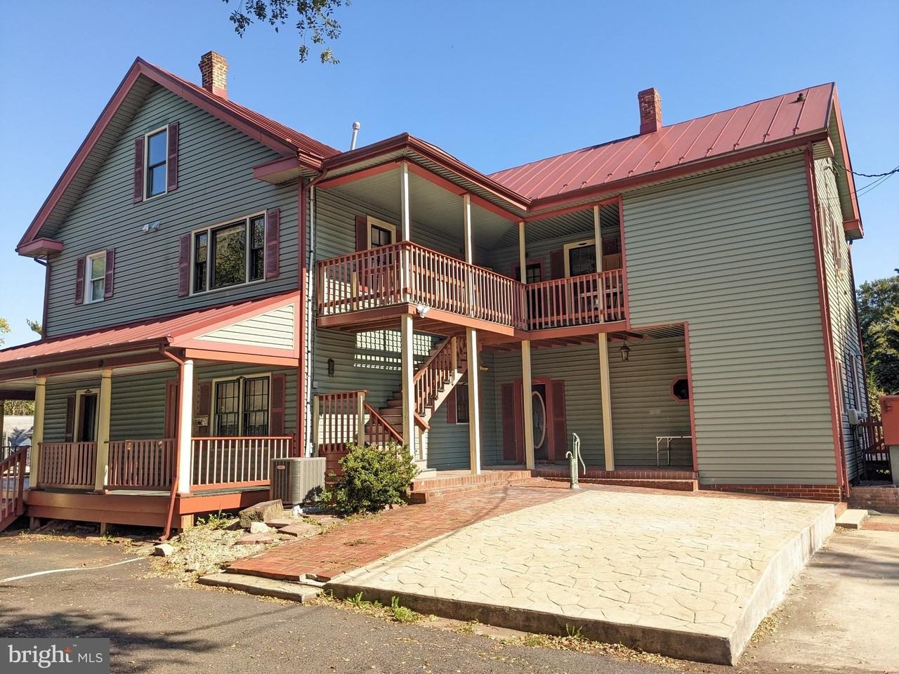 9014 Sudley Rd - Photo 5 of 34