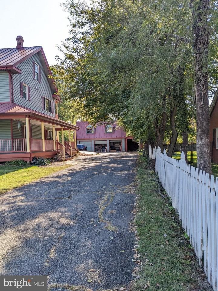 9014 Sudley Rd - Photo 7 of 34