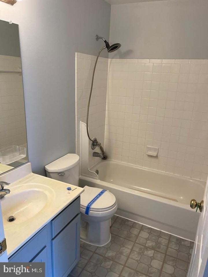 16933 Toms River Loop - Photo 3 of 14