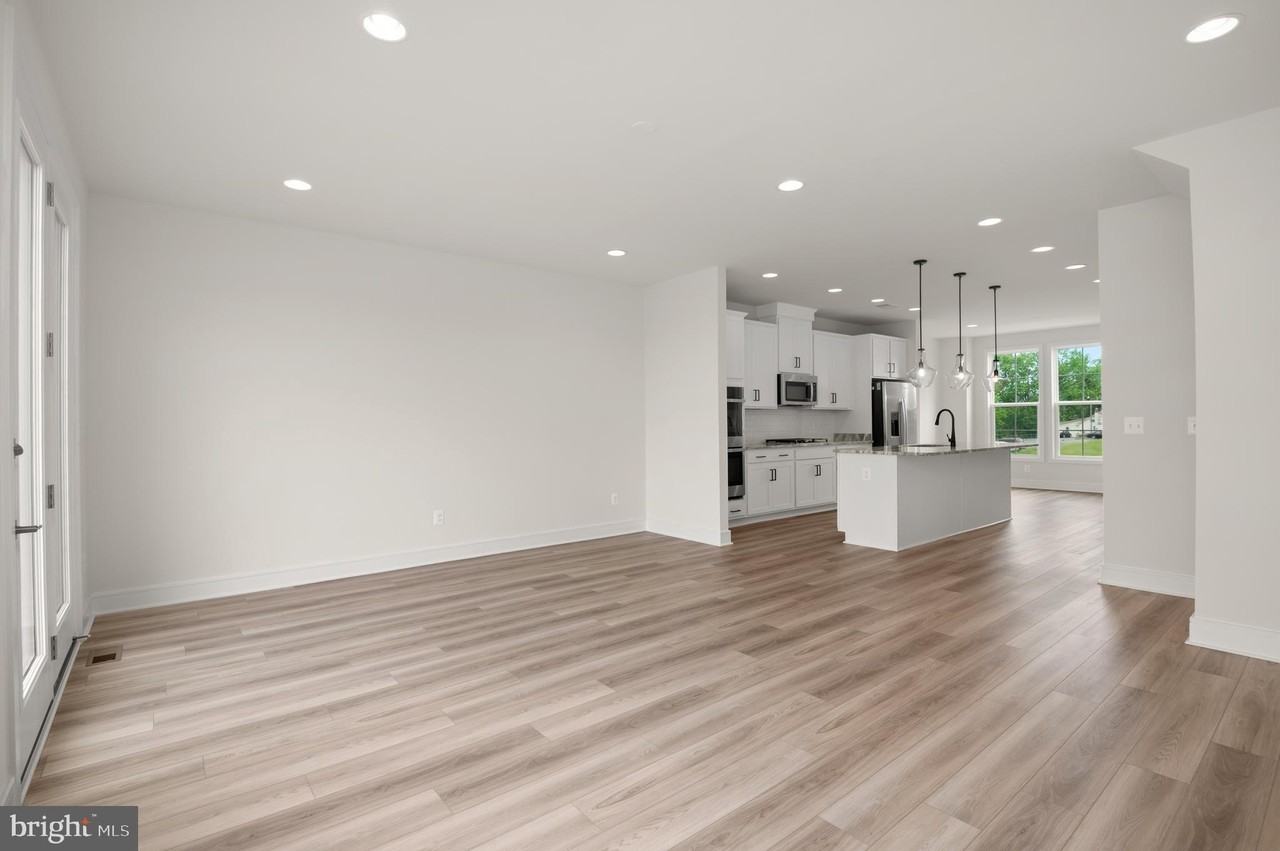 14534 Alsace Ln - Photo 7 of 44