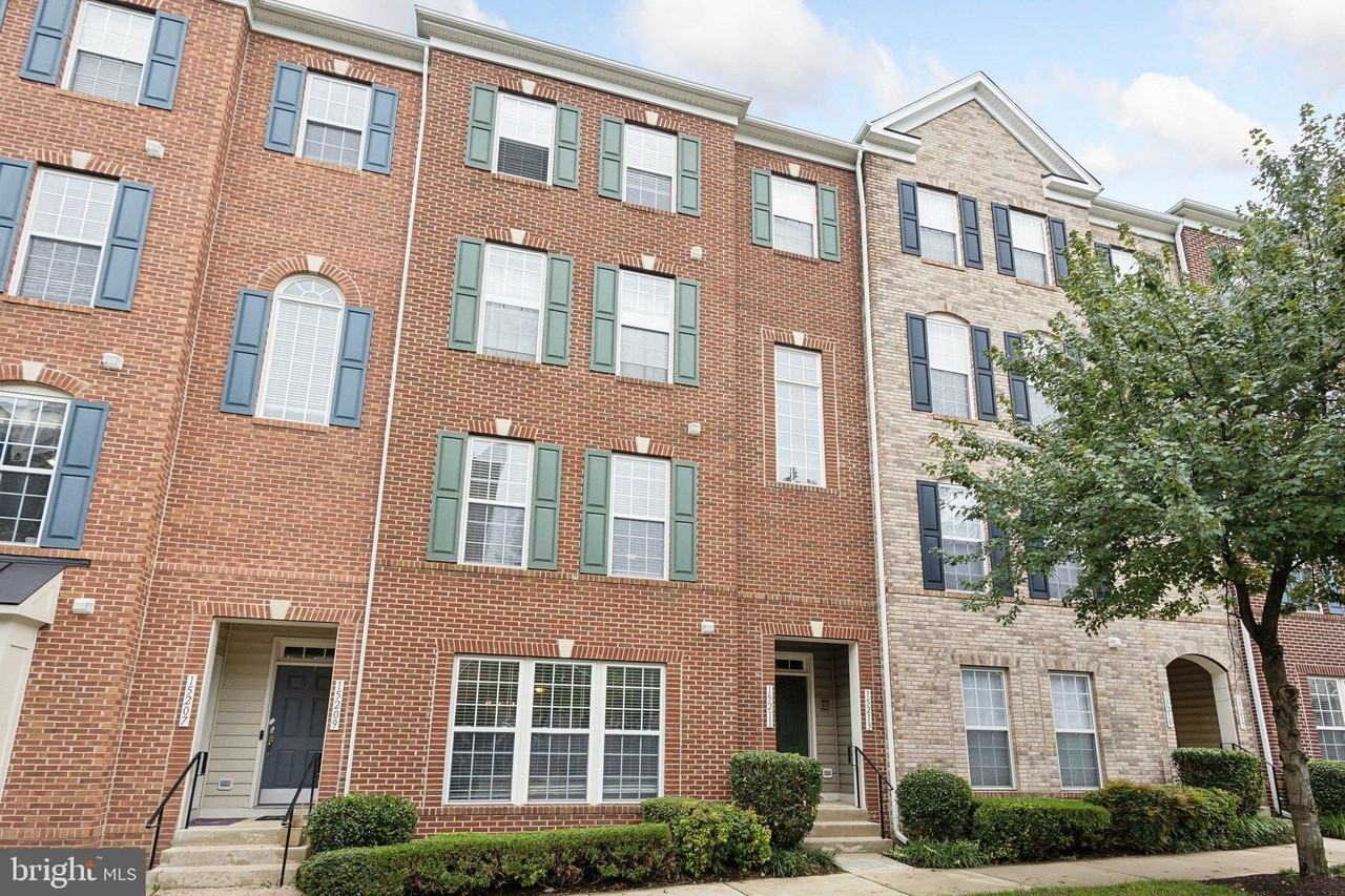 15211 Lancashire Dr #364 - Photo 2 of 40