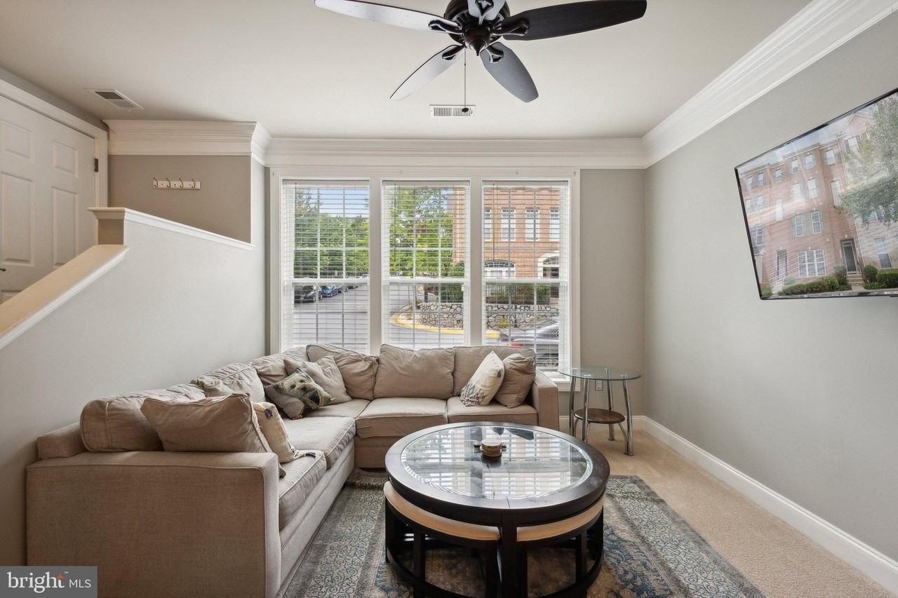 15211 Lancashire Dr #364 - Photo 4 of 40