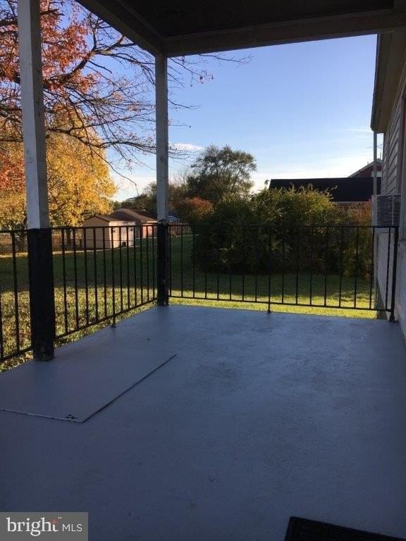 3089 Winchester Ave - Photo 5 of 24