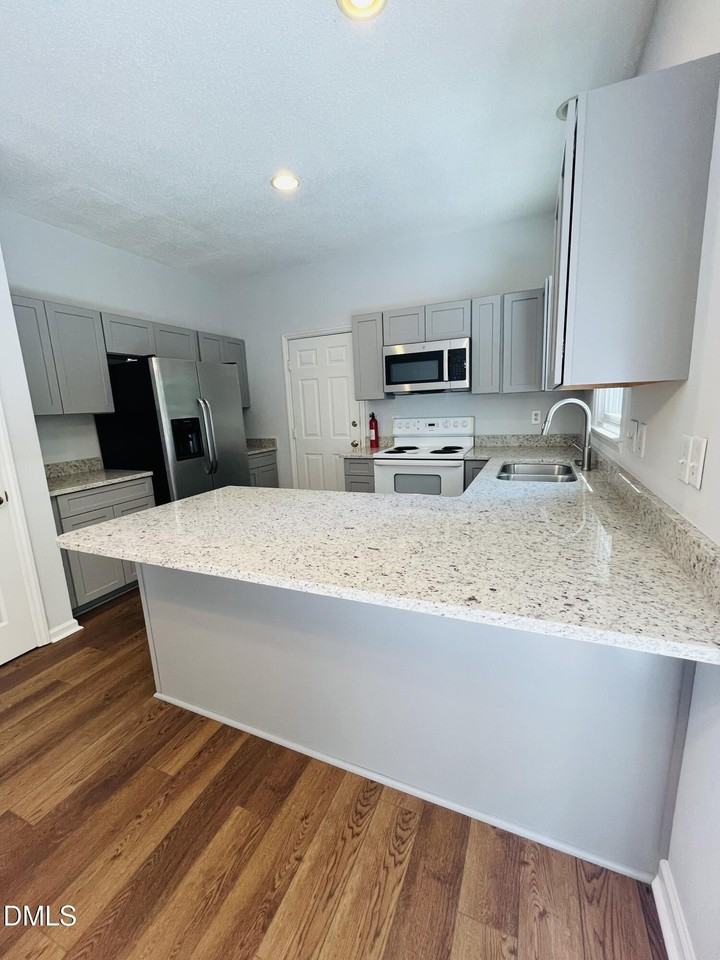 504 Quest Ridge Dr - Photo 4 of 15