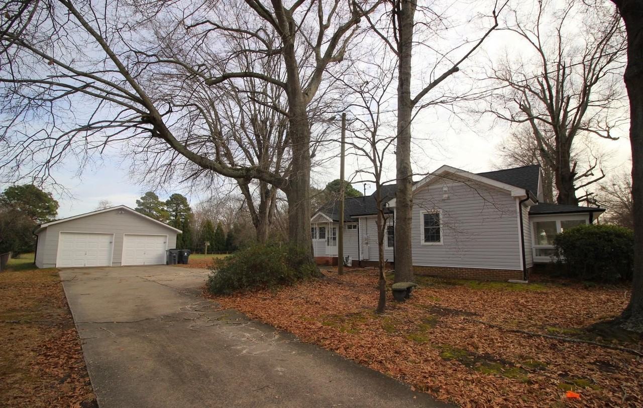 212 N Main St - Photo 2 of 24